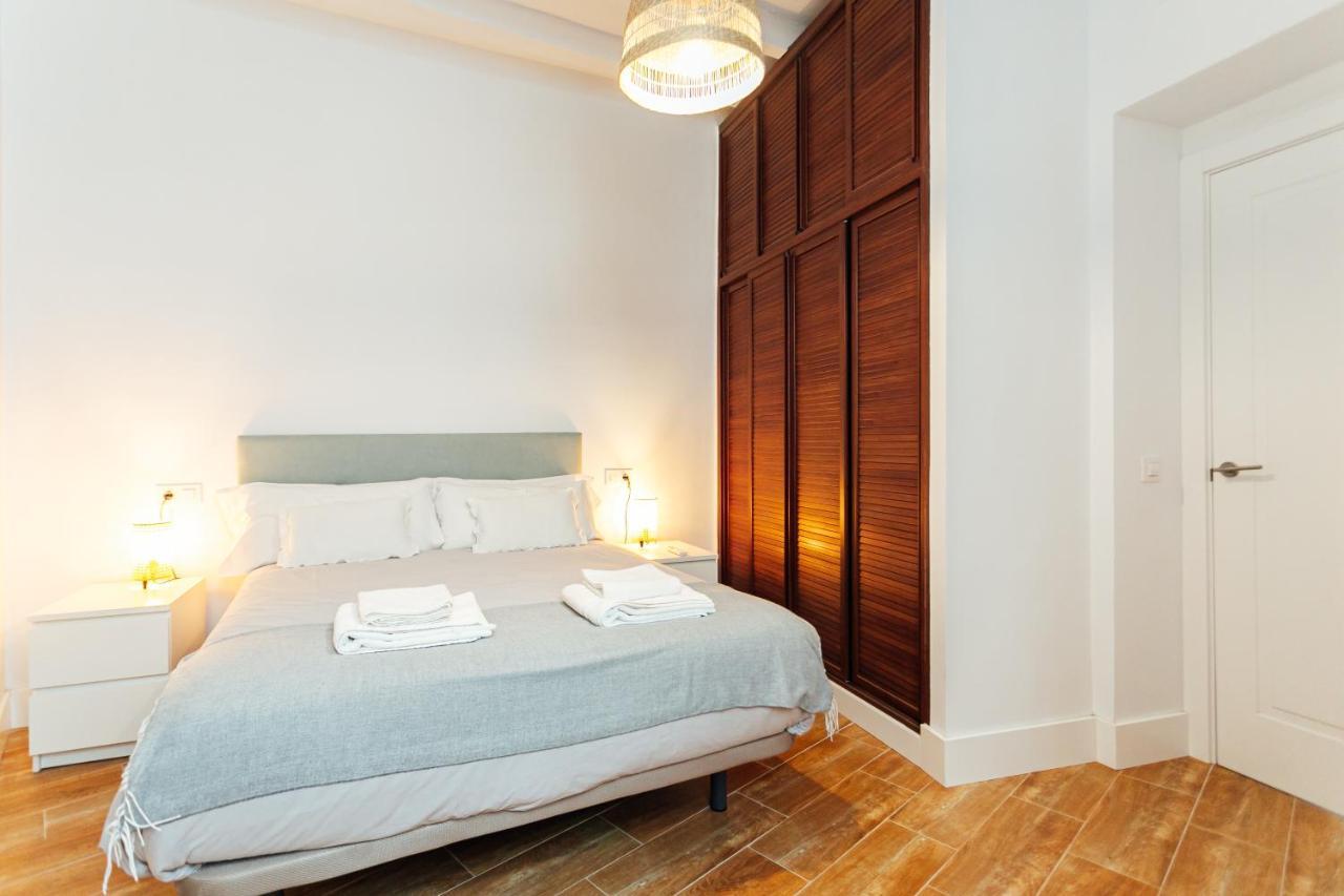 Alohamundi Peral Apartment Seville Luaran gambar